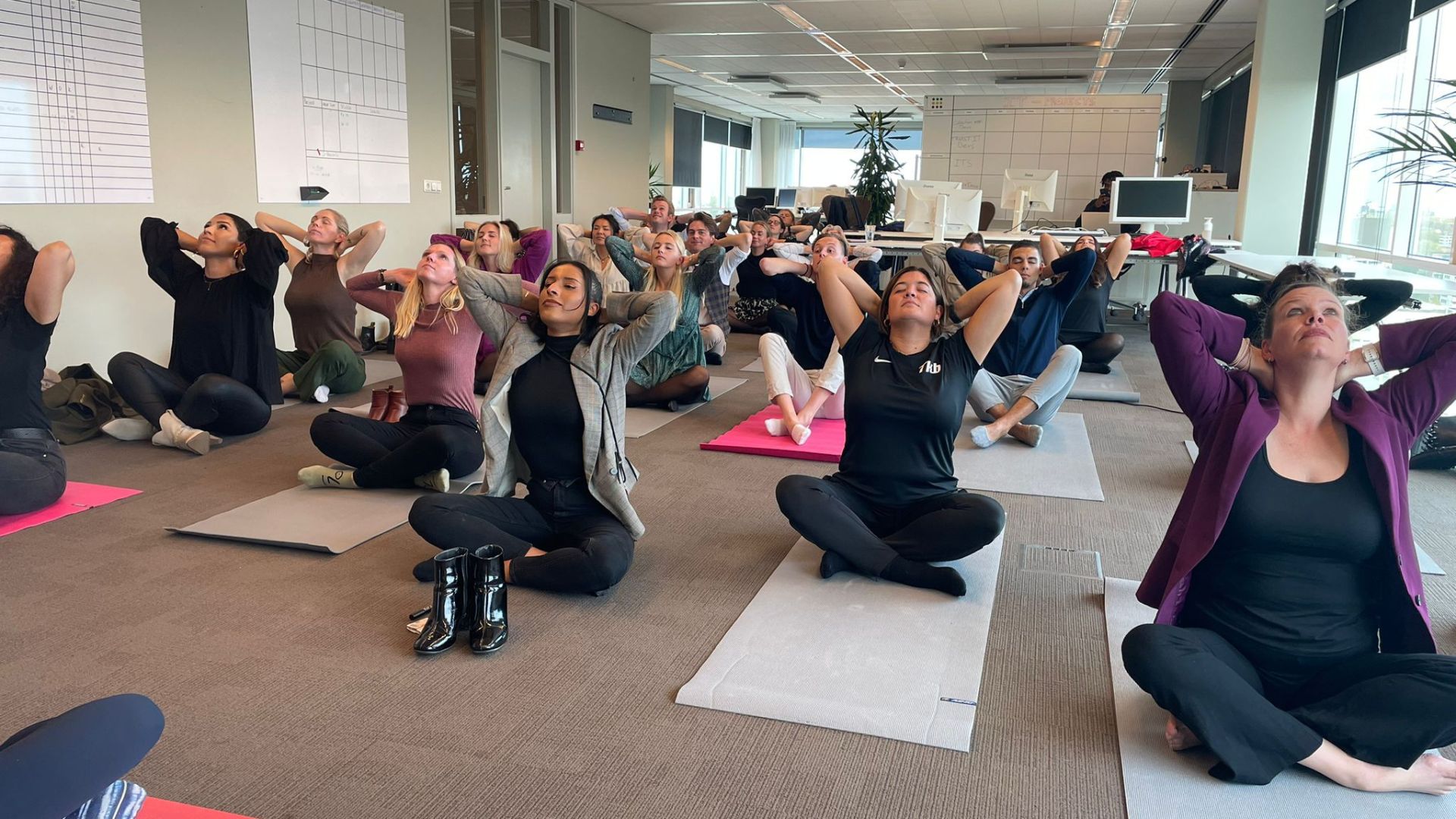 Bedrijfsyoga op locatie Bedrijfsyoga op locatie
