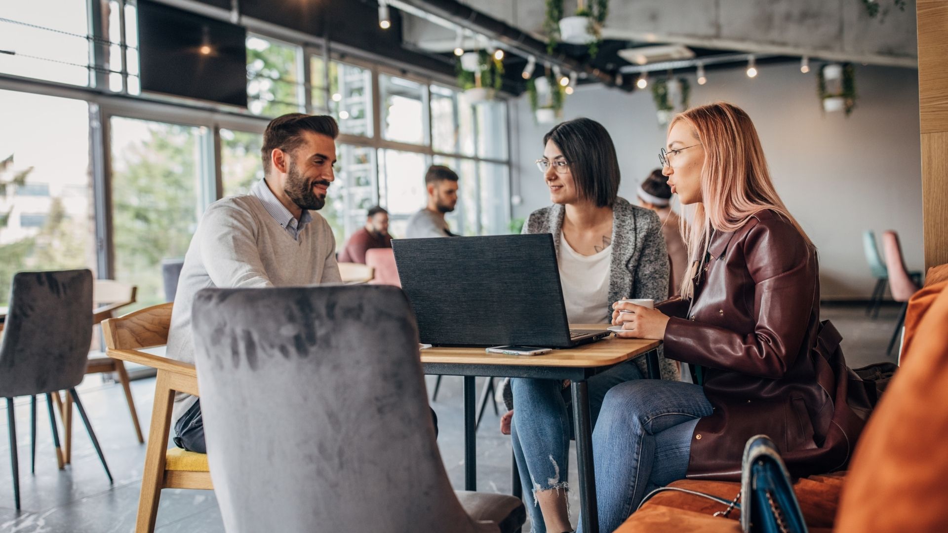 Wat is Ergonomie? 5 Eisen voor een ergonomische werkplek | DFM